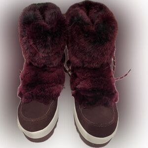 Cougar waterproof, boots, with burgundy fur, new with tags high & dry, size 9
